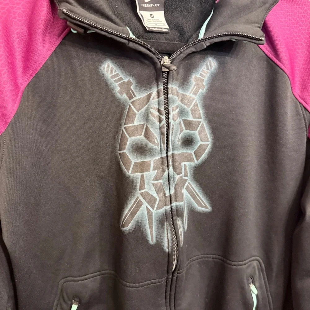 Nike Therma-FIT Hoodie Womens Medium Black Magenta Skull Full Zip Sweatshirt